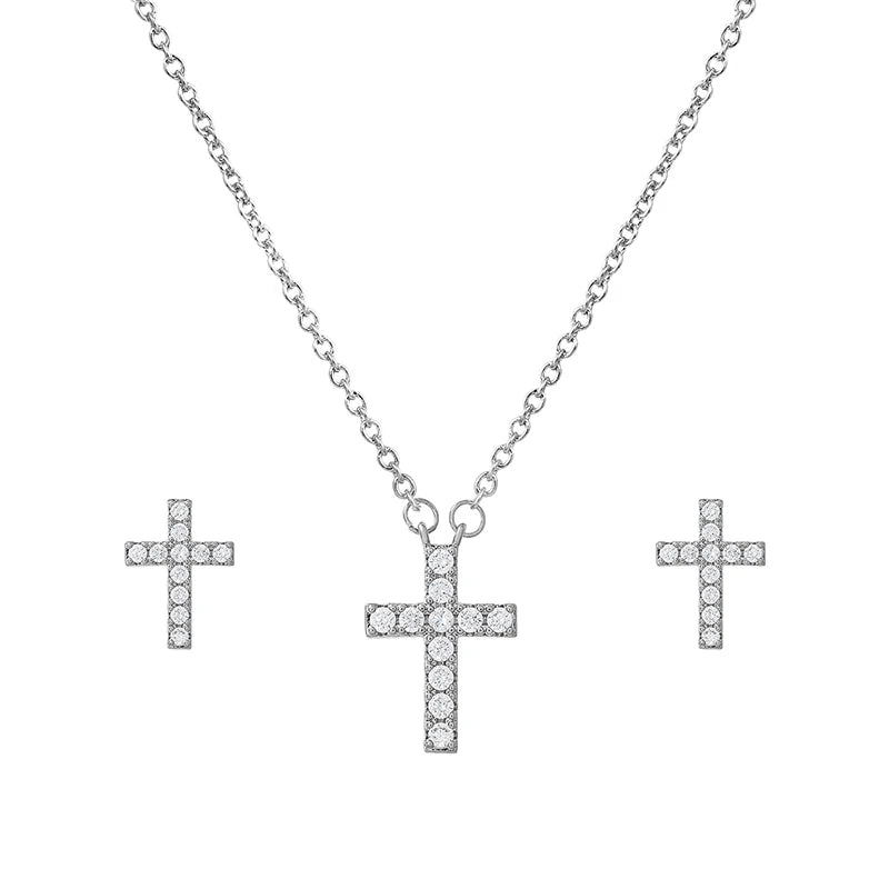 colar-e-brincos-de-crucifixo-cravejados-com-zircônia, conjunto-de-joias-cravejadas, colar-e-brincos-de-crucifixo, joias-com-zircônia, crucifixo-com-pedras-preciosas, colar-e-brincos-elegantes, acessórios-de-luxo, conjunto-de-joias-religiosas, joias-para-ocasiões-especiais, joias-femininas-de-crucifixo