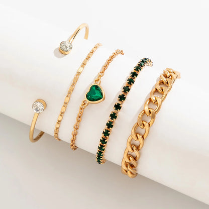 Pulseiras-Jade-5-Peças: Descubra-a-Harmonia-Natural-e-a-Beleza-Atemporal-em-Um-Conjunto-Versatil-e-Elegante Cinco-pulseiras-em-perfeita-união-adornadas-com-pedras-jade-criam-um-visual-único-e-sofisticado-que-se-adapta-a-qualquer-ocasião. Mais-do-que-um-acessório-este-conjunto-é-uma-ode-à-beleza-natural-e-às-propriedades-energiaszereias-e-calmantes-da-jade-promovendo-serenidade-e-equilíbrio-em-seu-dia-a-dia. Combine-as-como-preferir-ou-use-as-individualmente-para-criar-looks-personalizados