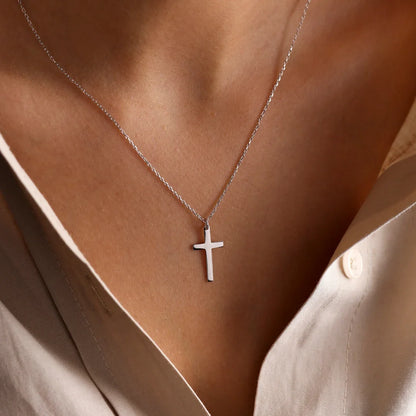 colar-cruz-elegância-fé, pingente-crucifixo-religioso, colar-de-oração, joias-de-devoção, colar-de-cruz-detalhado, acessório-espiritual, crucifixo-de-fé, colar-com-significado-religioso, pingente-com-elegância, colar-com-graça-e-fé