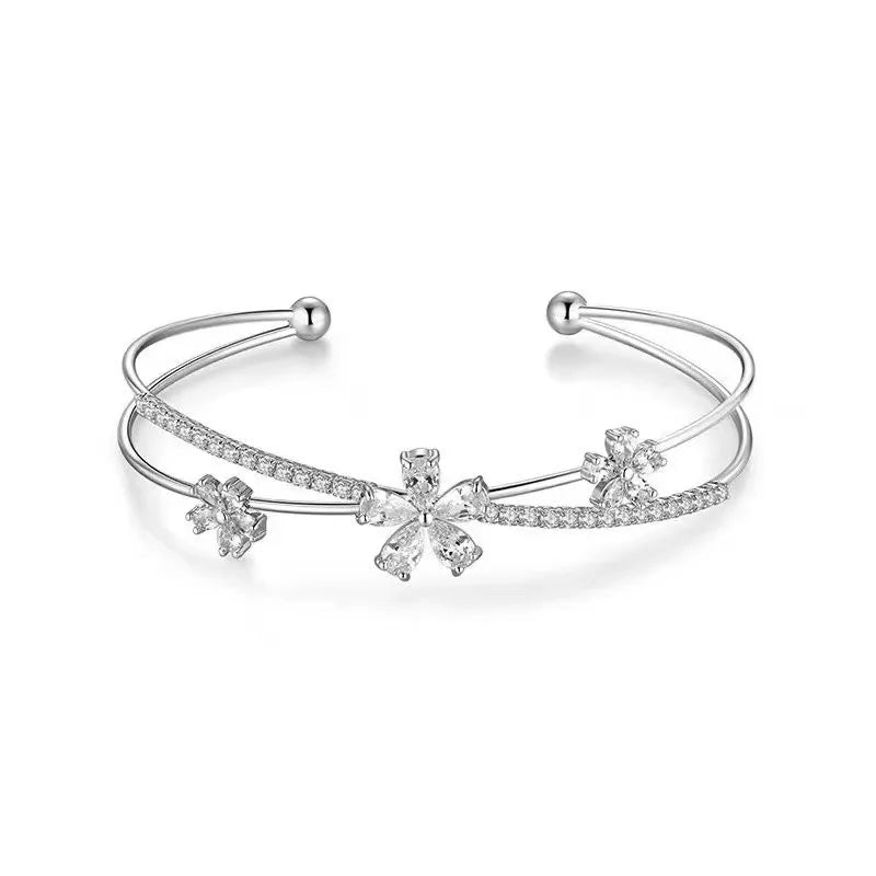 pulseira-banhada-a-prata-925-flor-de-primavera - pulseira-banhada-a-prata - pulseira-flor-de-primavera - pulseira-feminina - moda-joias - presente-perfeito - semijoias-dalua - pulseira-sofisticada - pulseira-para-eventos - joias-finas - acessórios-de-luxo