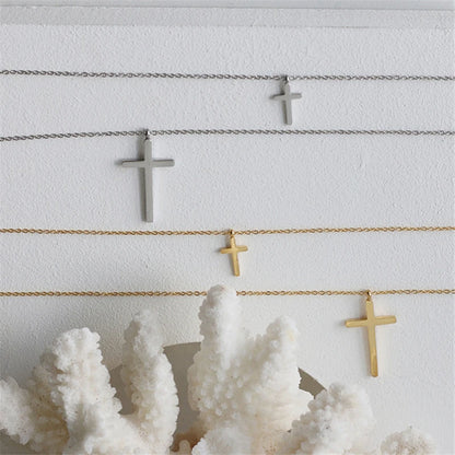 colar-dupla-camada-com-crucifixo, colar-crucifixo-duas-camadas, colar-elegante-com-crucifixo, colar-fé-elegância, colar-religioso-dupla-camada, colar-devoção-duas-camadas, acessórios-com-crucifixo, colar-crucifixo-religioso, joias-de-fé-dupla-camada, colar-com-simbolismo-religioso